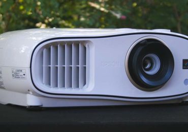 Epson Home Cinema 3700 projector review angled