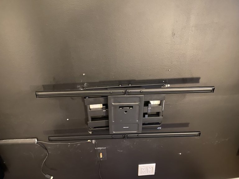 Monoprice Commercial Series FullMotion Articulating TV Wall Mount